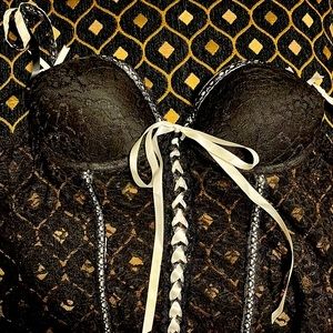 Bras 36D. Medium lingerie.